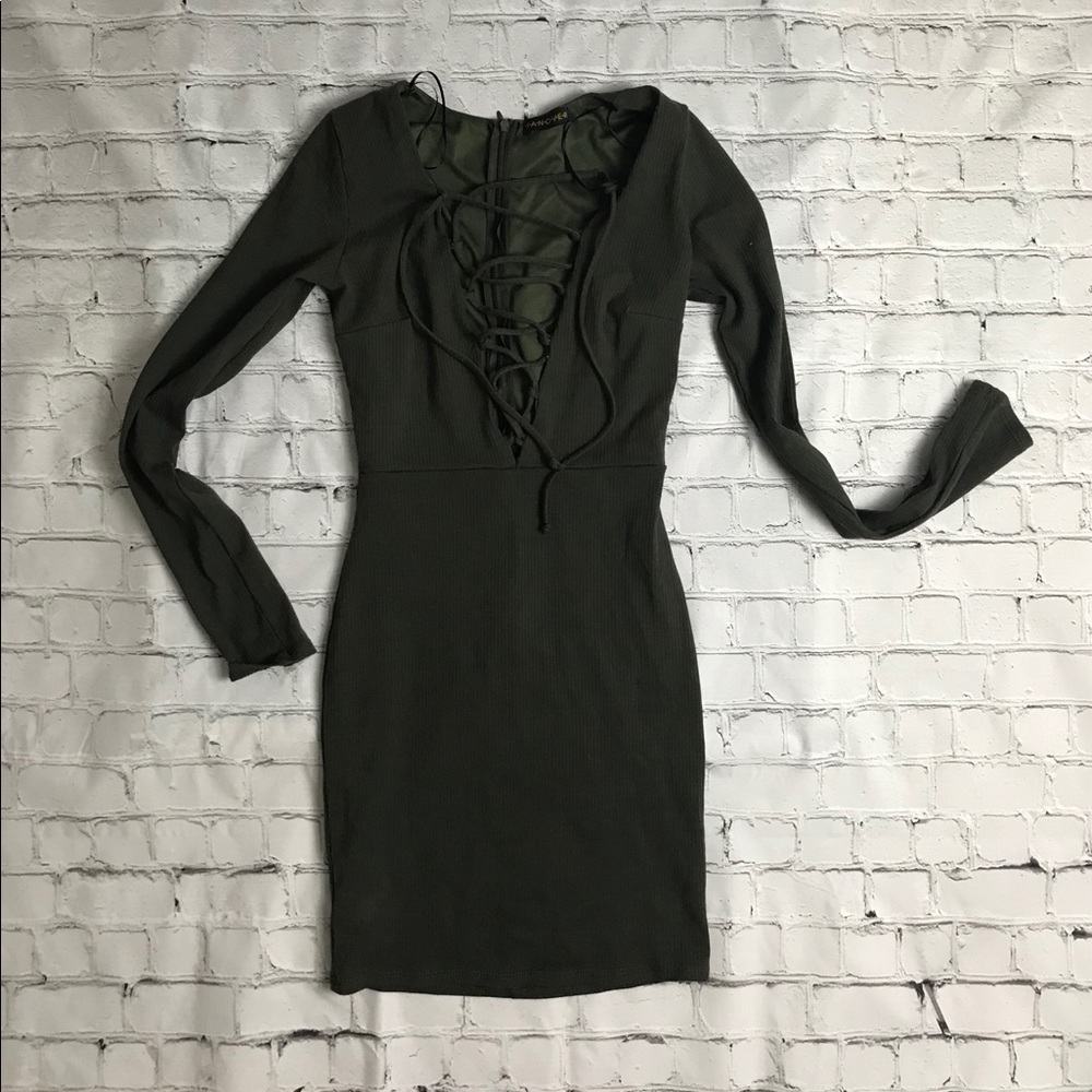 😍5/$15😍 Zipper back/Lace front Green Dress Small